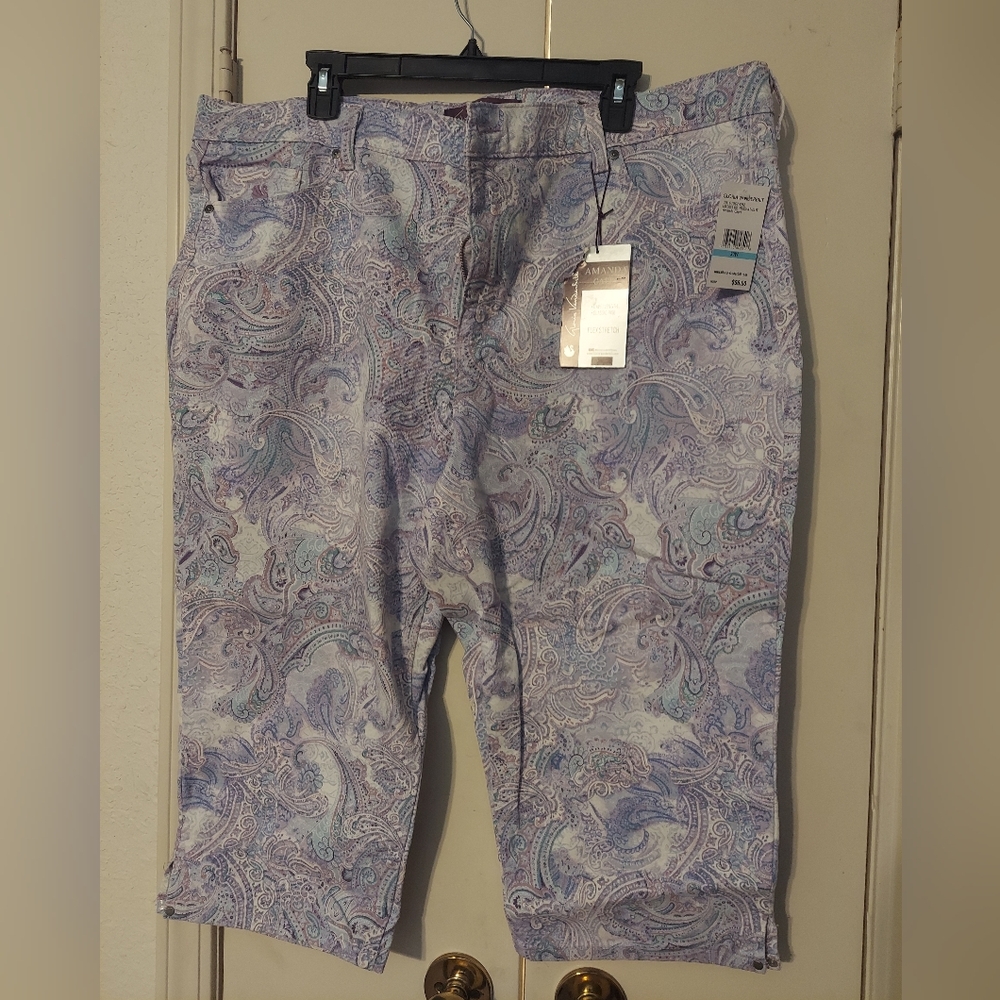 GV NWT Purple Paisley Capri